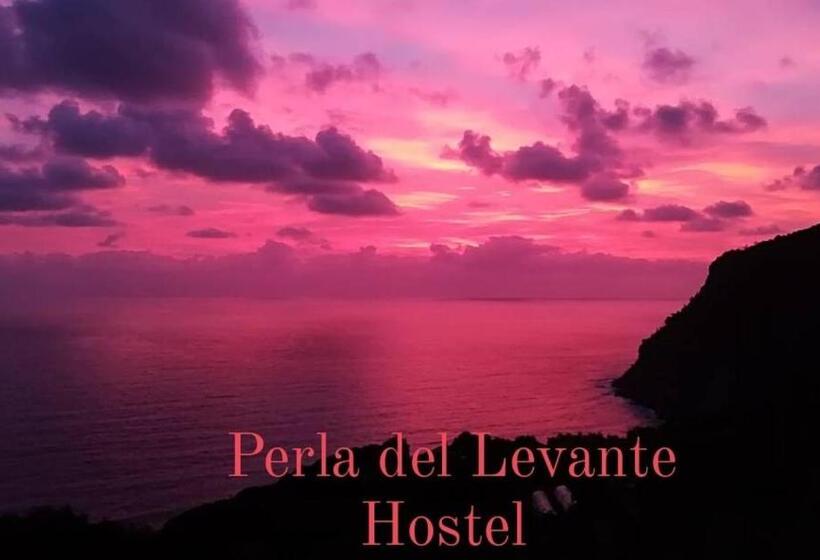 חדר סטנדרט לארבעה נוף לים, Perla Del Levante Hostel