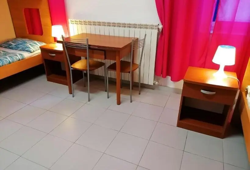 Perhehuone, Perla Del Levante Hostel