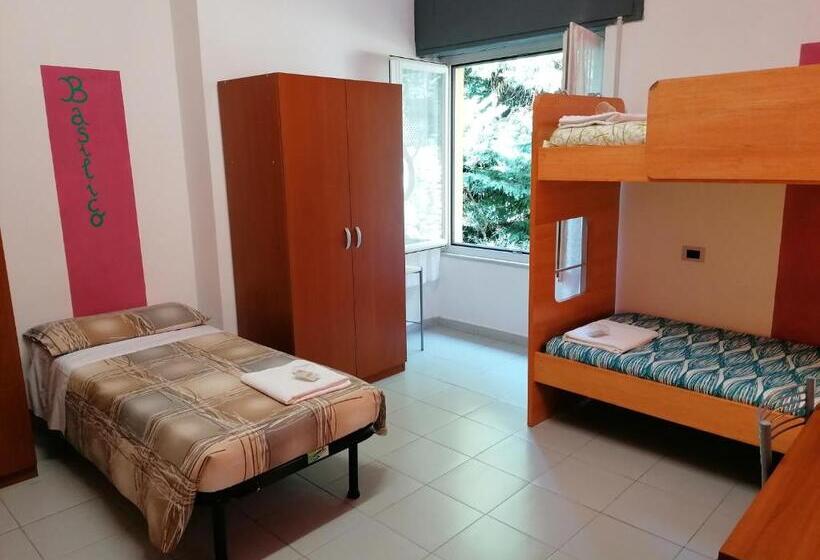 חדר משפחתי, Perla Del Levante Hostel