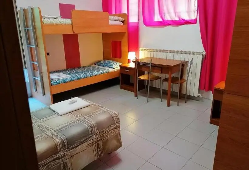 Perhehuone, Perla Del Levante Hostel