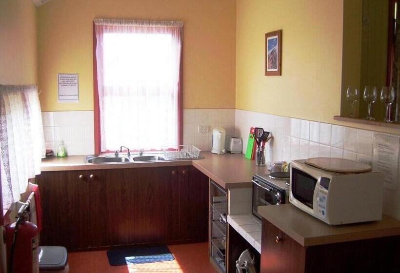 Дом 2 Спальни, Tramway Motel