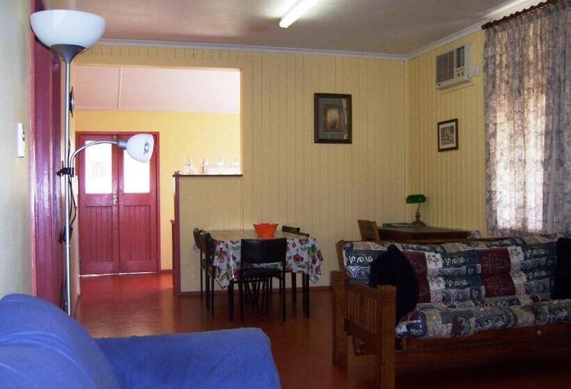 Дом 2 Спальни, Tramway Motel