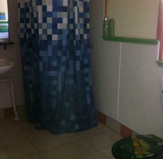 اتاق خانوادگی, Windrose B&b