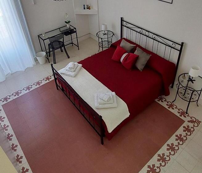 غرفة قياسية ثلاثية, La Maison De Cavour