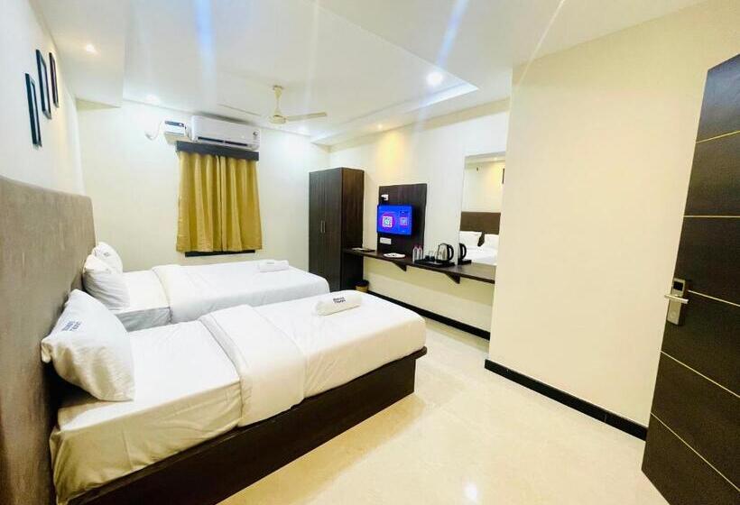 Quarto Triplo Deluxe, Deccan Suites, Tirupati