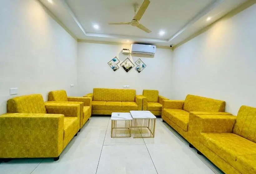 Superior Neljän Hengen Huone, Deccan Suites, Tirupati