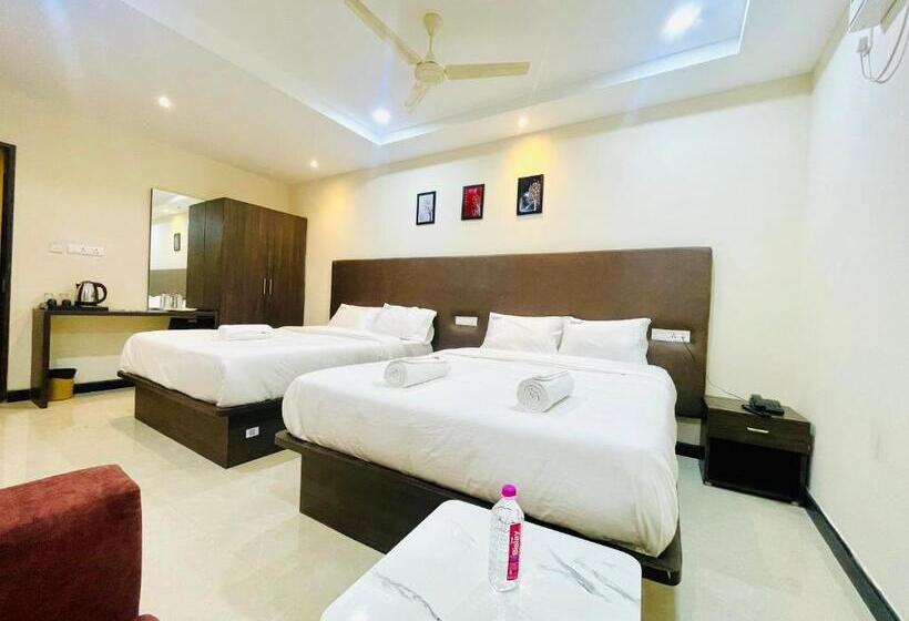 חדר סופריור לארבעה, Deccan Suites, Tirupati