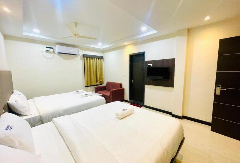 Quarto Superior Quádruplo, Deccan Suites, Tirupati