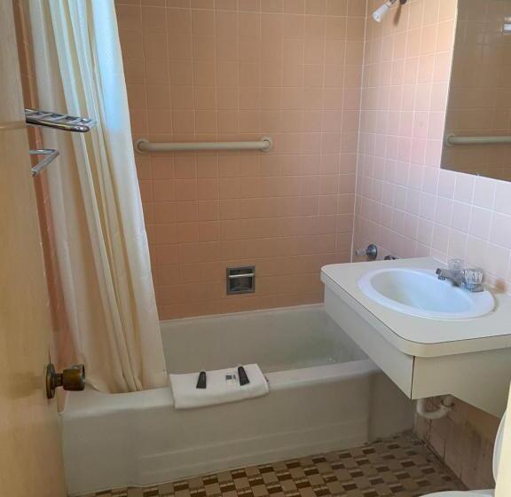 Люкс, Hastings Inn