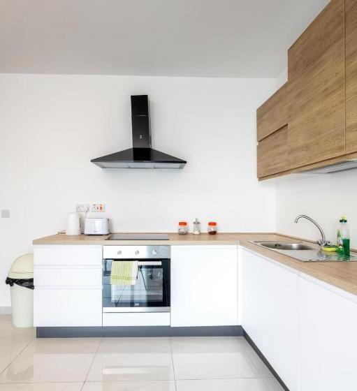 1 Bedroom Penthouse Apartment, Msida Central Suites