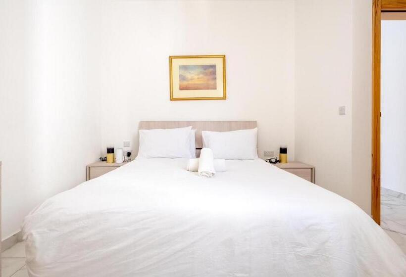 1 Bedroom Penthouse Apartment, Msida Central Suites