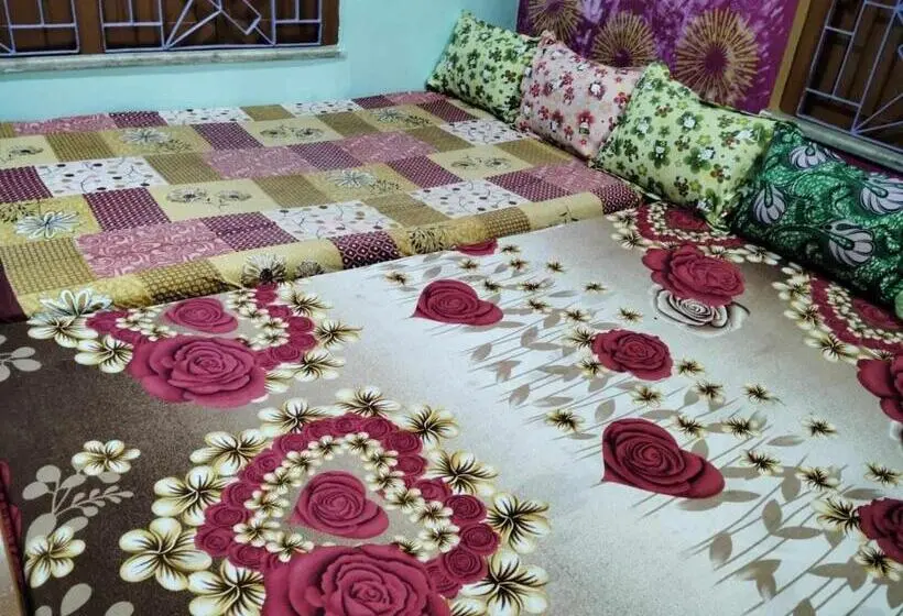 ファミリールーム, Anirudha Guest House