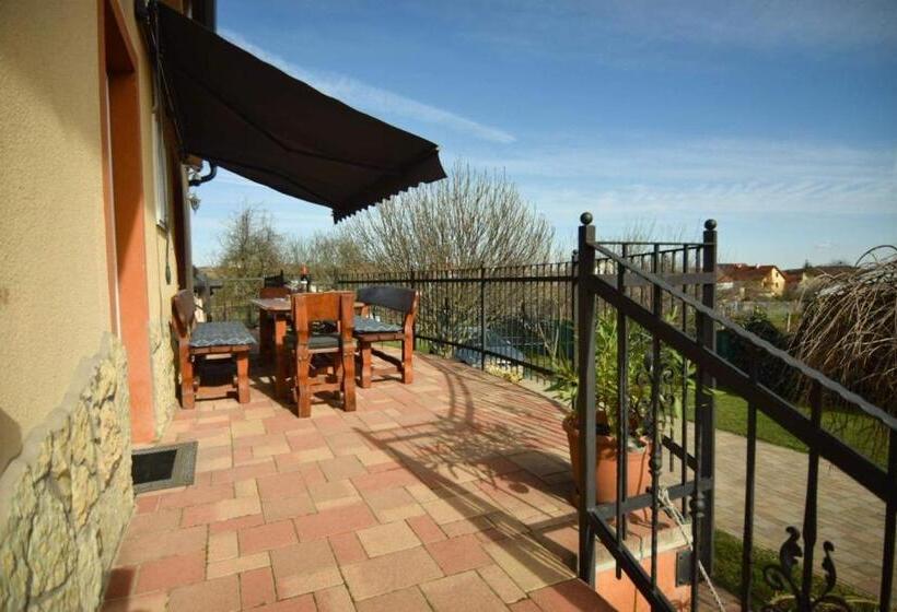 スタンダードルーム, Marco Art Vendégház For 1  8 Persons