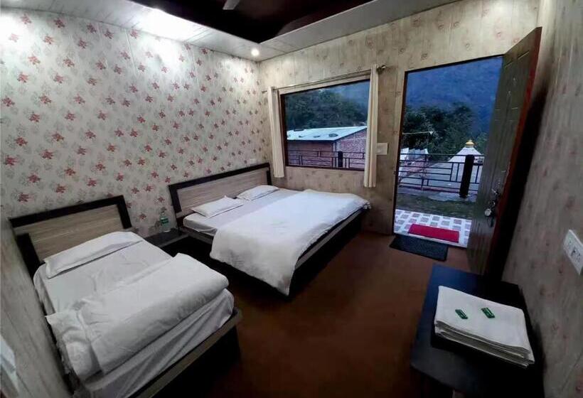 스탠다드 트리플 발코니 룸, Somaya Hotel And Restaurant