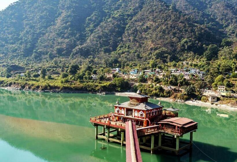 Трехместный Номер Стандарт с Балконом, Somaya Hotel And Restaurant