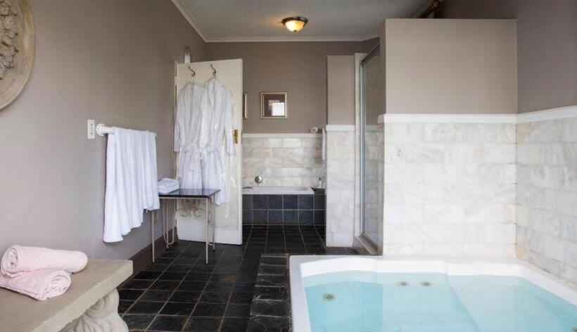 キングサイズベッドのデラックスルーム, Leeuwenhof Country Lodge & Garden Spa