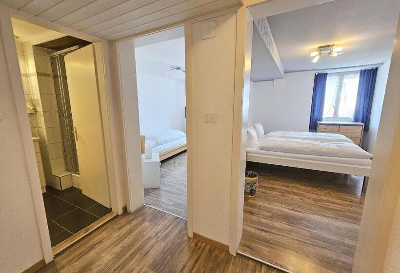 חדר משפחתי, Taverne Zur Linde