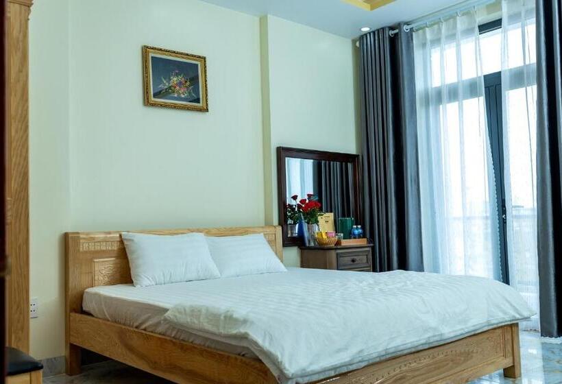 اتاق لوکس, Tân Hiệp