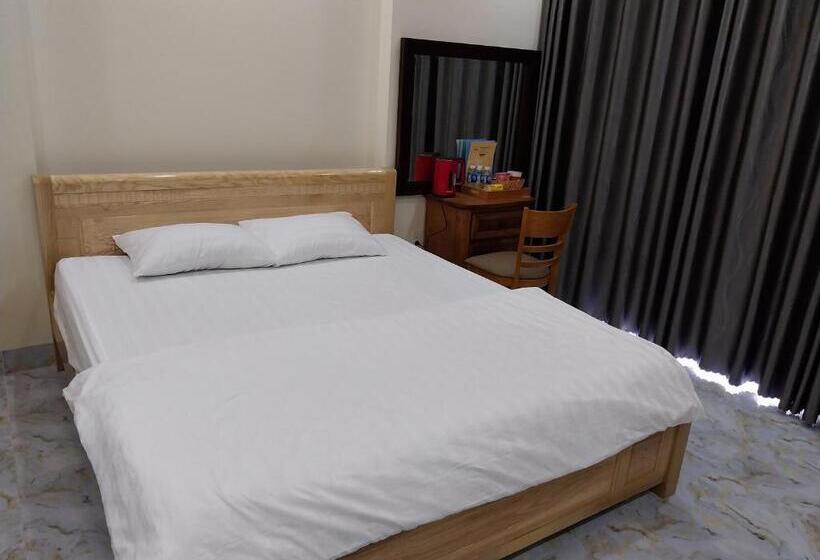 اتاق لوکس, Tân Hiệp