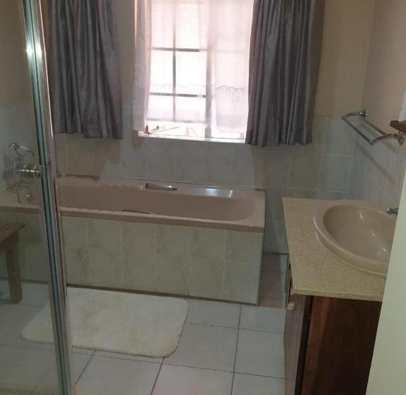 اتاق لوکس با تخت بزرگ, The Villa
