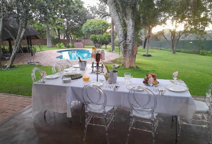 اتاق لوکس, The Villa