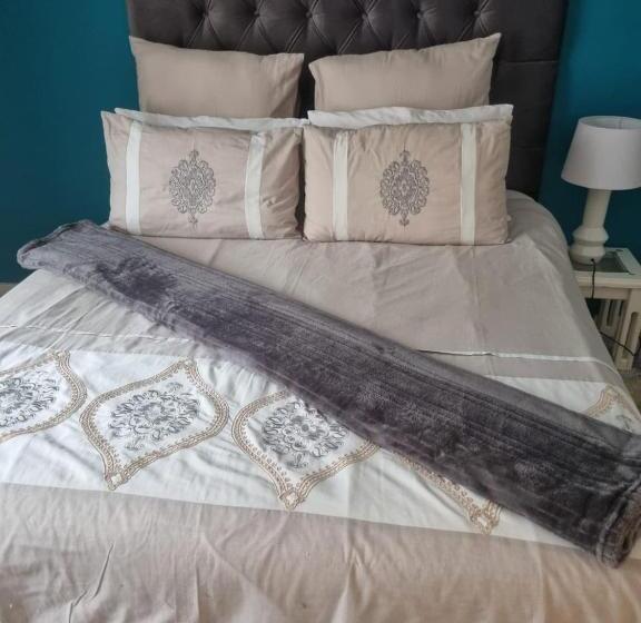 خانه 4 خوابه, The Villa