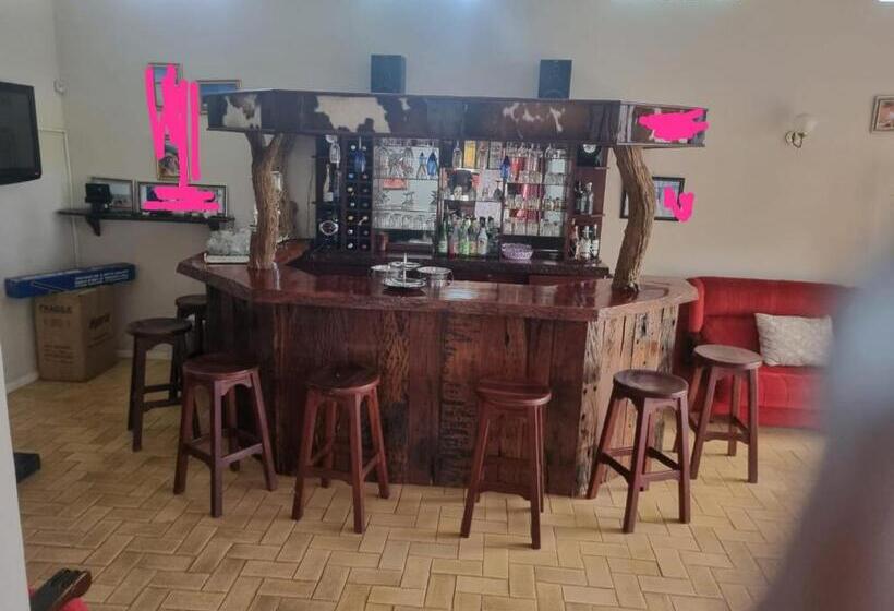 خانه 4 خوابه, The Villa