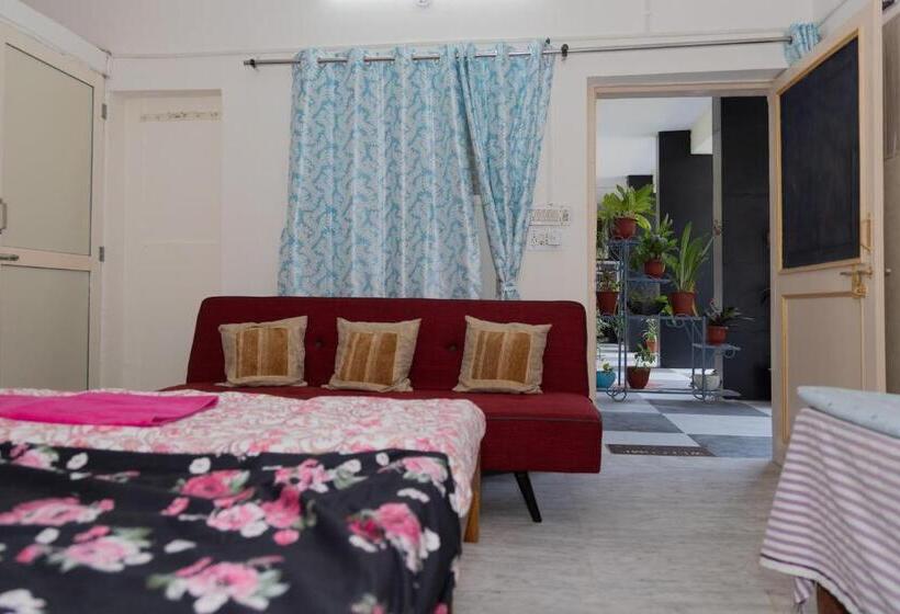 Номер Стандарт Трехместный, Homestay Urmil Basant