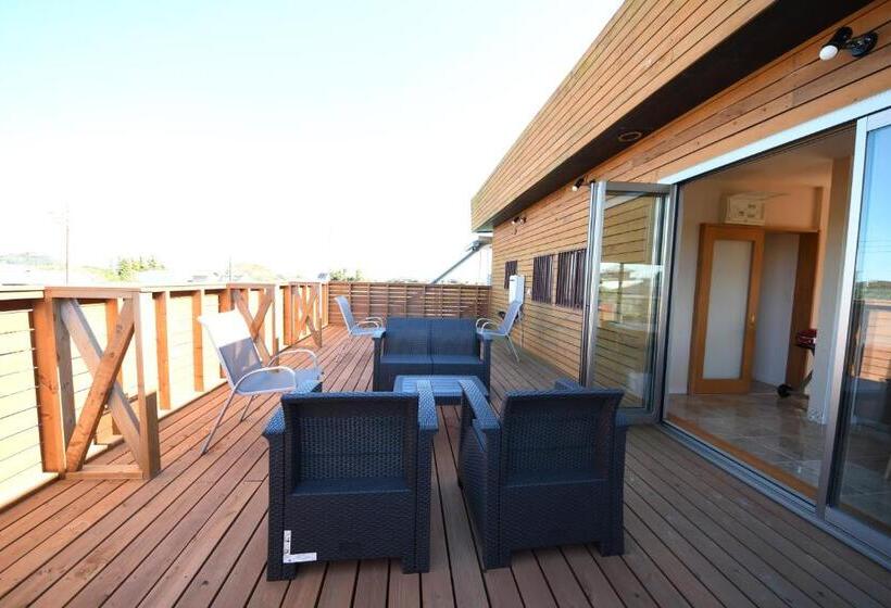 Family Room, Surf Island Isumi