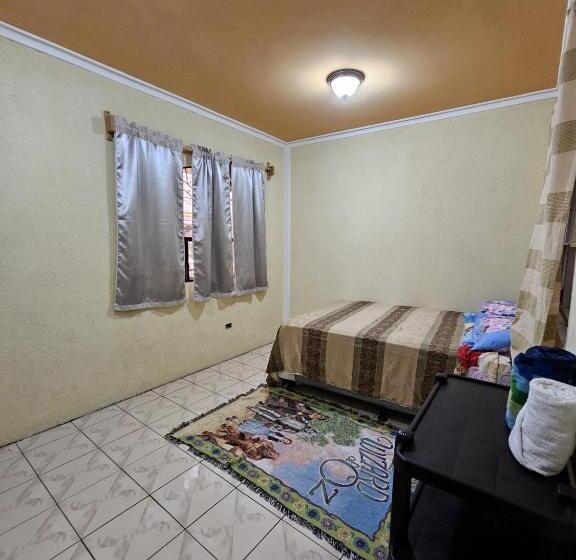 اتاق استاندارد با بالکن, Hostal Flor Del Lago