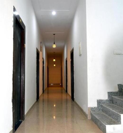 Номер Deluxe, K P Guest House
