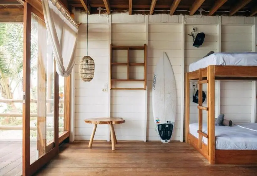 ルームシェアのワンベッド, Kaini Mentawai
