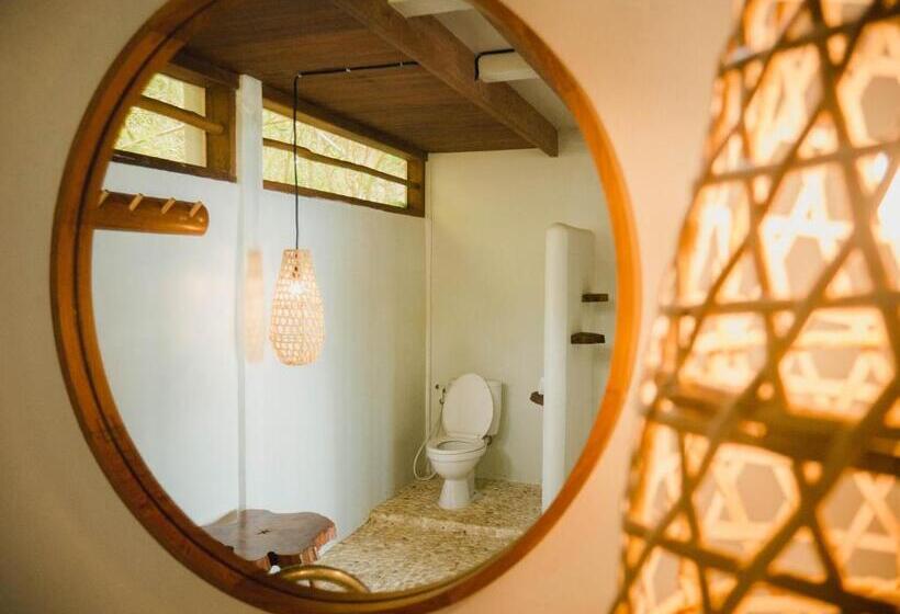 سرير فى غرفة مشتركه, Kaini Mentawai