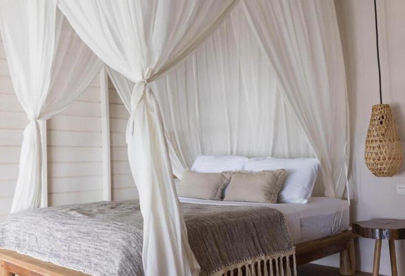 غرفة قياسية مطلّة علي البحر, Kaini Mentawai