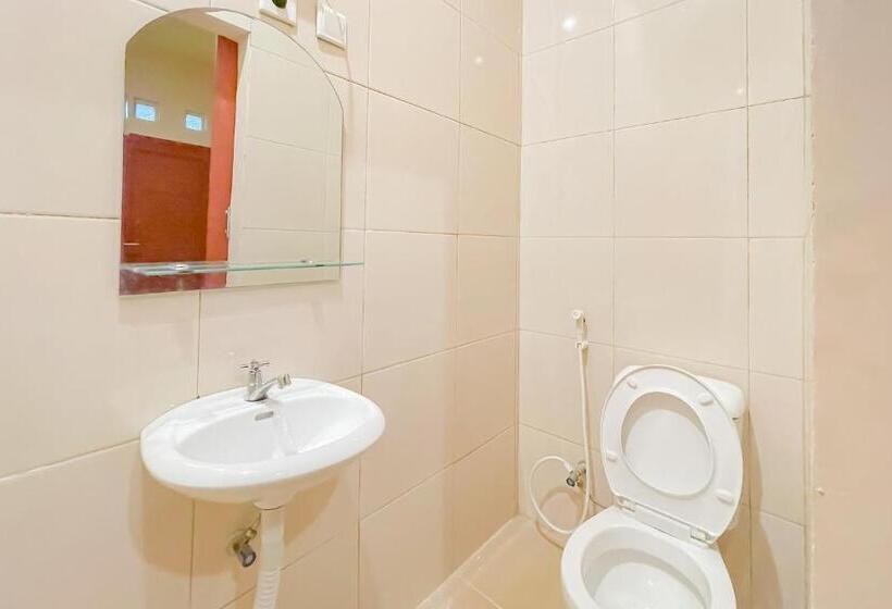 Номер Стандарт, Urbanview Hotel Sany Cirebon