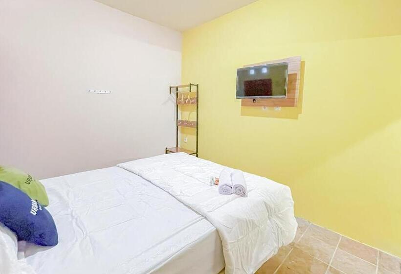 Номер Deluxe, Urbanview Hotel Sany Cirebon