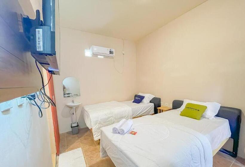 Номер Deluxe, Urbanview Hotel Sany Cirebon