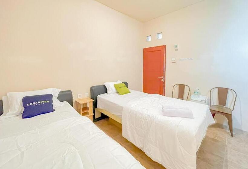 Номер Deluxe, Urbanview Hotel Sany Cirebon