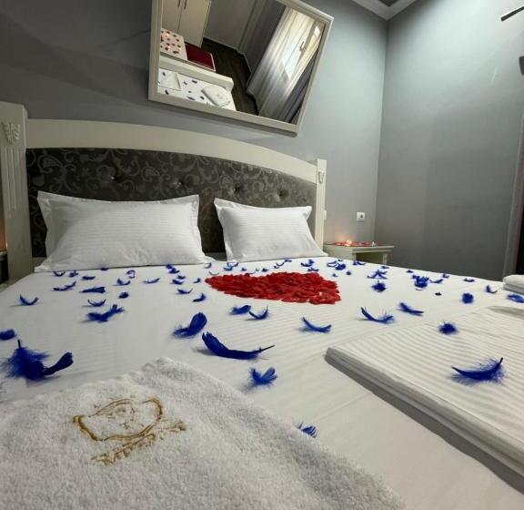 جناح ديلوكس, Imperium