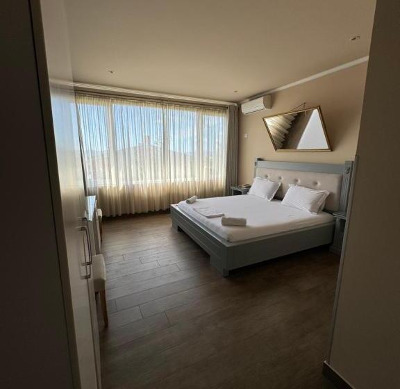 غرفة قياسية مطلة على الجبل, Imperium