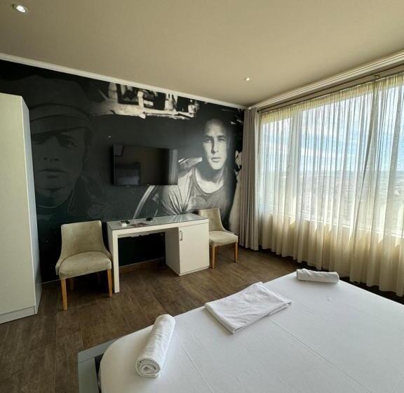 غرفة قياسية مطلة على الجبل, Imperium