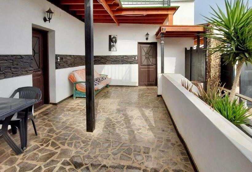 اتاق استاندارد سه نفره, Lanzarote Hostel