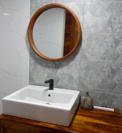 Deluxe Szoba Kind Size Bed, Sedari Dini Bali