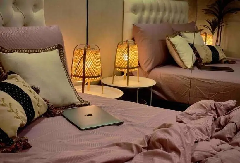 استودیوی لوکس, Cozy Casa Oasis