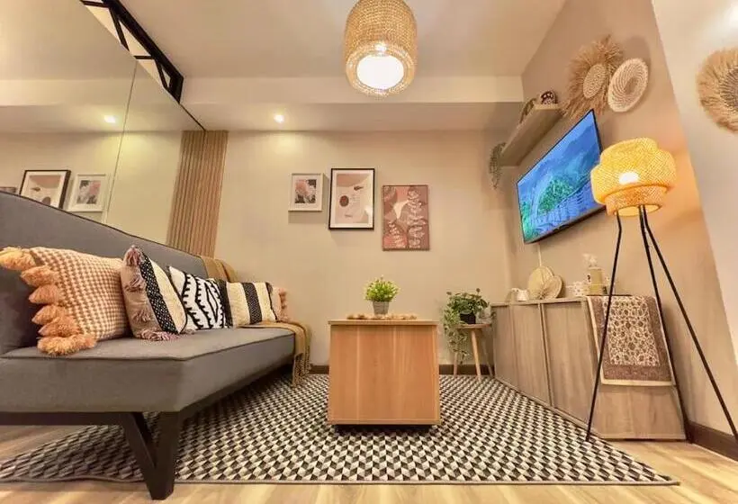 استودیوی لوکس, Cozy Casa Oasis
