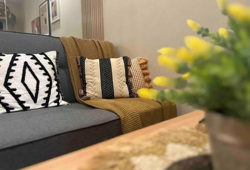 استودیوی لوکس, Cozy Casa Oasis