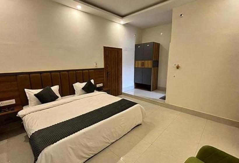 Номер Deluxe, Fabhotel Downtown Residency