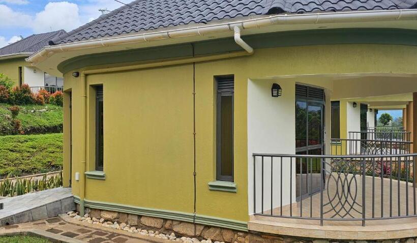 اتاق لوکس با بالکن, Kaije Country Cottages