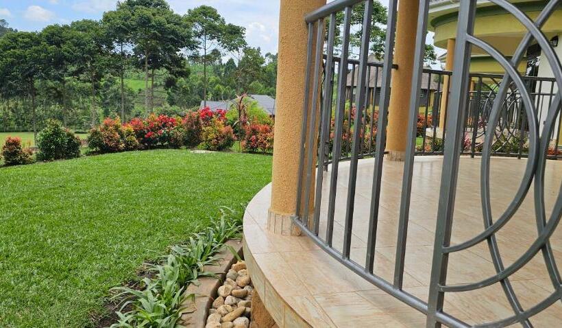 اتاق لوکس با بالکن, Kaije Country Cottages