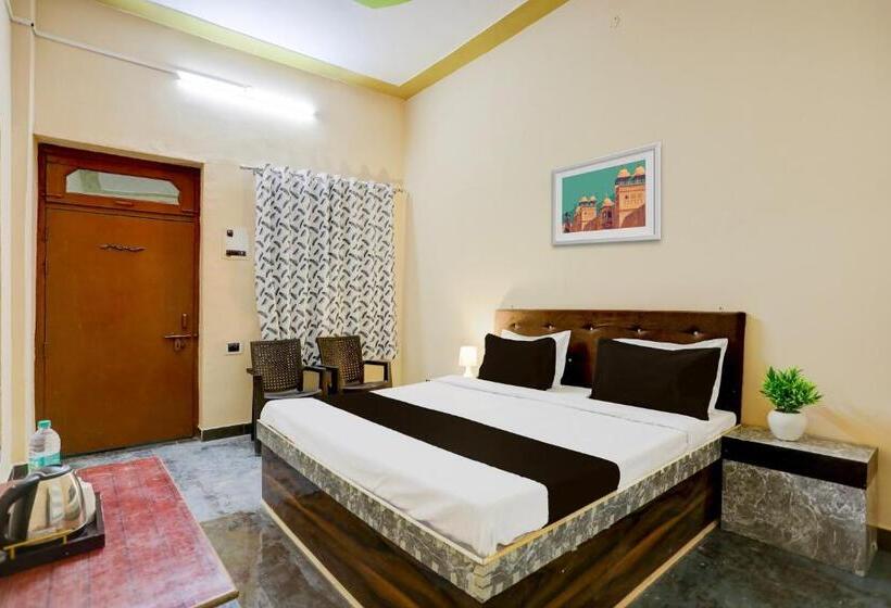 חדר קלאסי לשלושה, Oyo Flagship Moon S.e.z